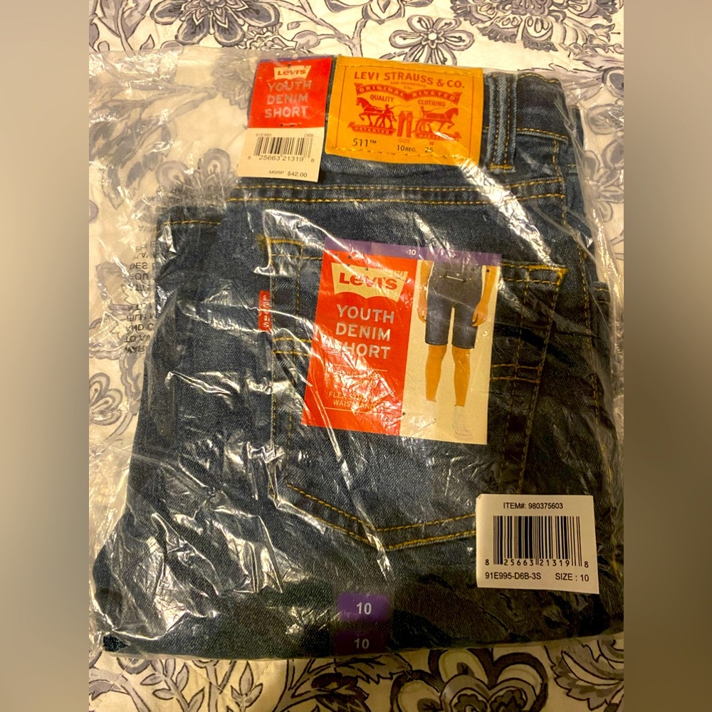 NWT Levi’s boy shorts